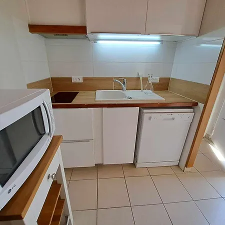 Spacieuse Maison 4 Pieces, 8 Couchages, Terrasse, Parking Prive, Proche Plages - Fr-1-326-420 Feriehus